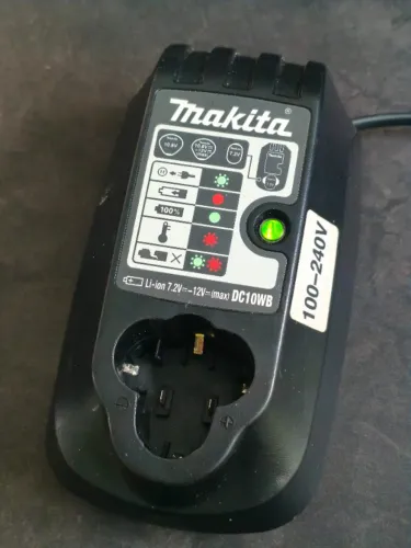 Carregador original Makita DC10WB semi novo 12V Bivolt HP330D DF330D TD090D DF030D CL100D