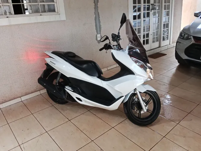 Vendo moto PCX 2014 bem conservada