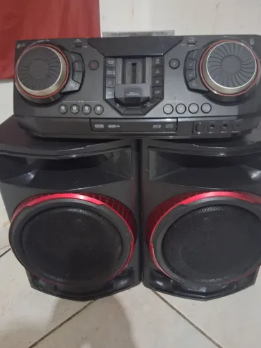 Vendo aparelho de som LG Super Boom 2350 w RMS valor r$ 500,00