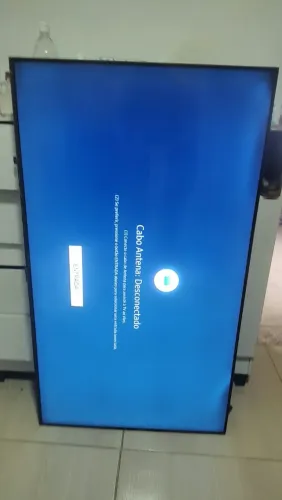 Vendo tv Samsung smart 50 polegadas obs : ela está com duas manchinha mas não é defeito