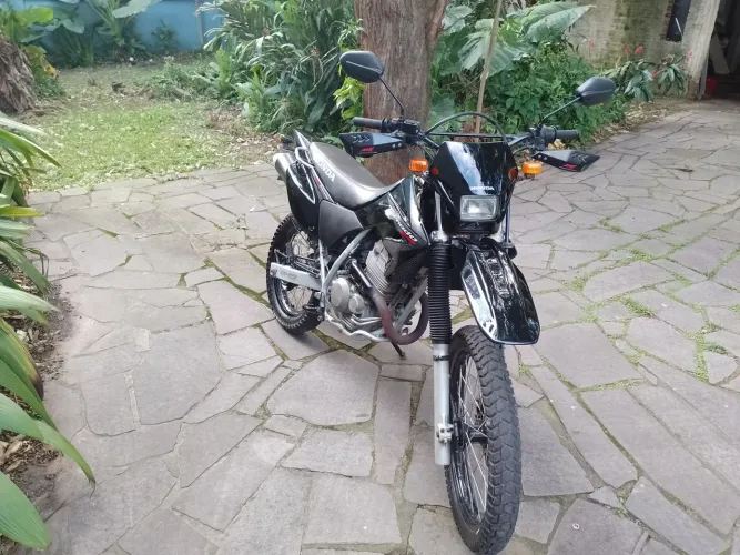 Vendo moto Tornado 250cc preta