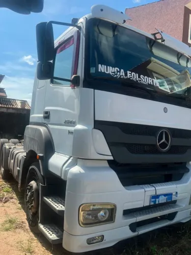 Mercedes bens 2544 6x2 2011