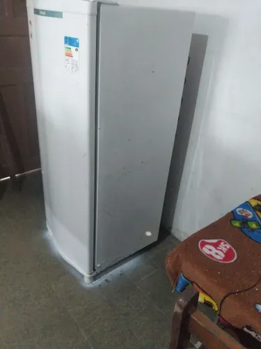 Geladeira pequena cônsul