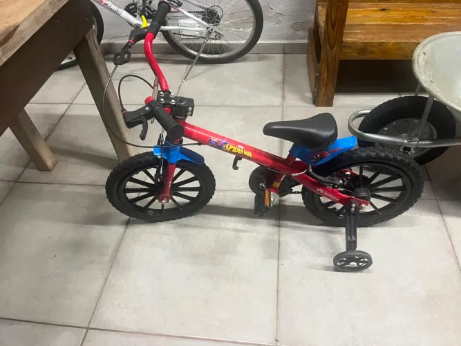 Bicicleta infantil Homem Aranha - com rodinhas