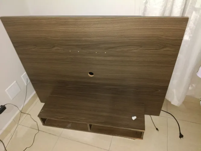 Rack com Painel para TV em Madeira Escura - Ótimo Estado