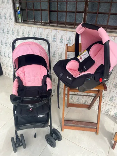 Carrinho de bebê com bebê conforto!