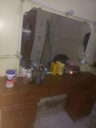 Bancada de agelim e o espelho.