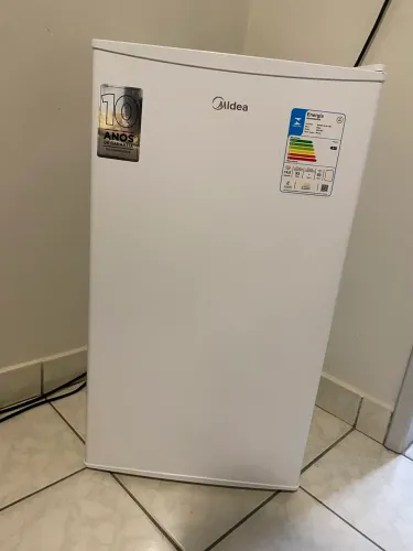 Vendo frigobar 93 Lt Midea
