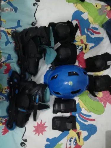 Vende-se patins da brincs, e proteções para criança