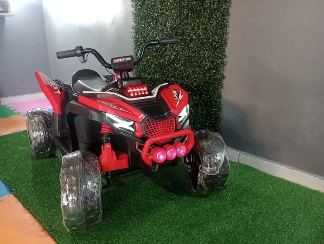 Quadriciclo elétrico infantil novo