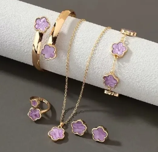 Conjunto de jóias requintado kit5 composto por colar, pulseira, breselete brincos e anel.