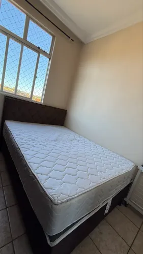 Cama Box Casal + Cabeceira Estofada Semi Novos