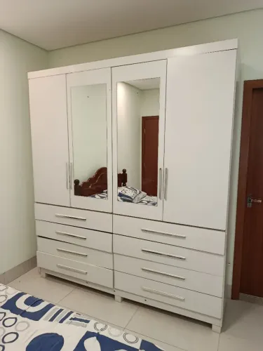 Guarda roupa 4 portas e 8 gavetas, ótimo estado
