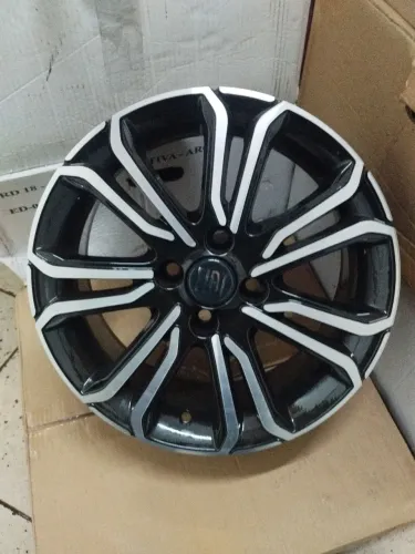 Rodas da Fiat Strada aro 15