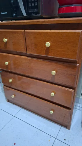 Cômoda de madeira