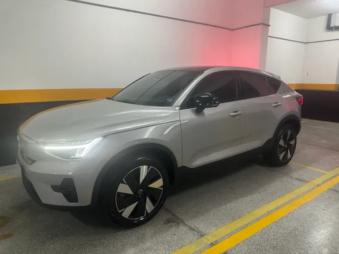 Volvo C40 Recharge Plus (elétrico) 2024