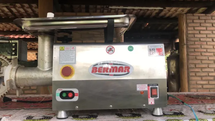 Moedor De Carne Elétrico Bermar BM 33 Bivolt