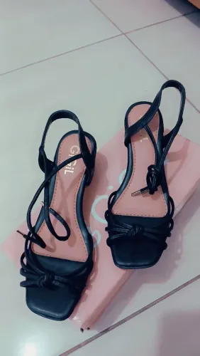 Vendo sandslia feminina nova