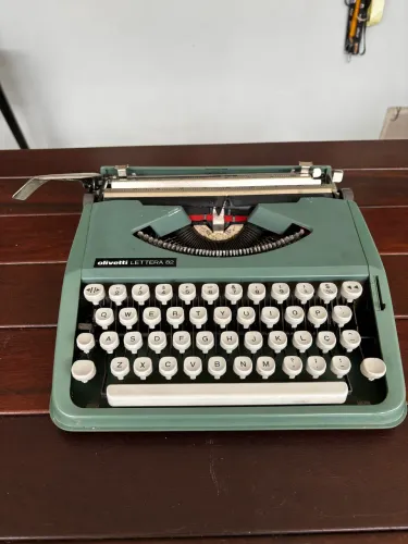 máquina de escrever olivetti lettera 82 verde