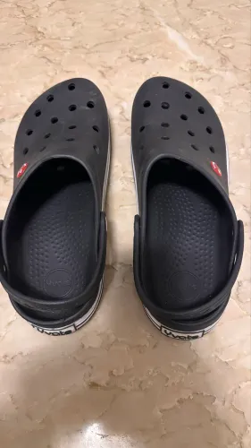 Sandália Croc - Marca YVATE - Tamanho: 42 - Solado: 29,5 cm