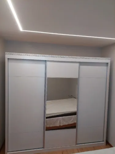 Guarda-roupa de casal, 3 portas de correr, com espelho