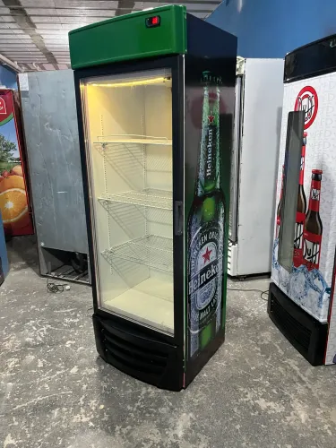 Expositora 400L bem conservada com frete grátis e garantia 