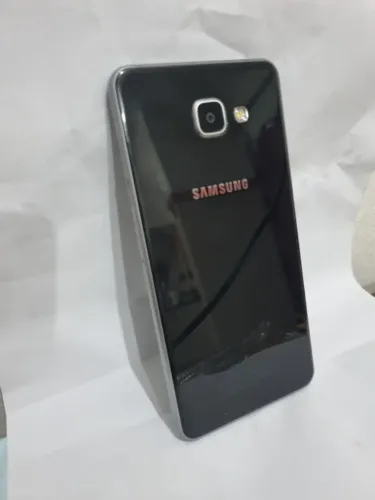 Samsung Galaxy A7 2016 - Acabamento Premium em Vidro e Metal