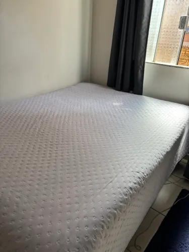 Cama box de casal baú + 2 travesseiros + edredom
