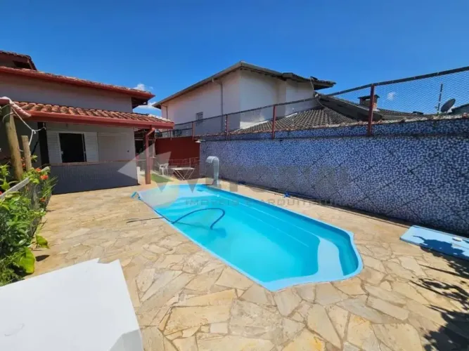 Casa térrea com 4 dormitórios no Jardim Britânia - Caraguatatuba