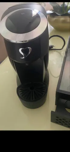 Vendo cafeteira 3 corações  / porta cápsula 