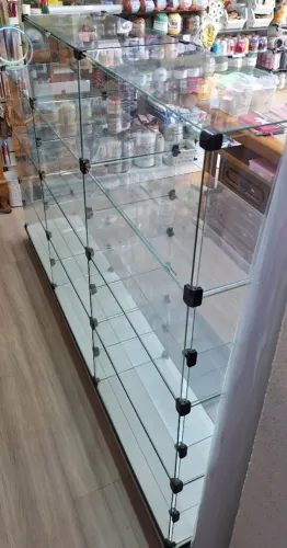 Estante de vidro