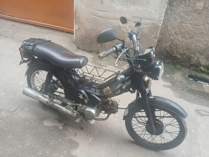 Moto com motor feito a 1 mês. Pneus novo fotos disponivel