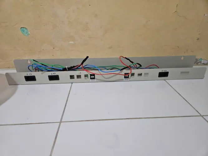 Organizador de Cabos e Fiação para Mesa de Escritório / Calha com Interruptor (~1m)<br>