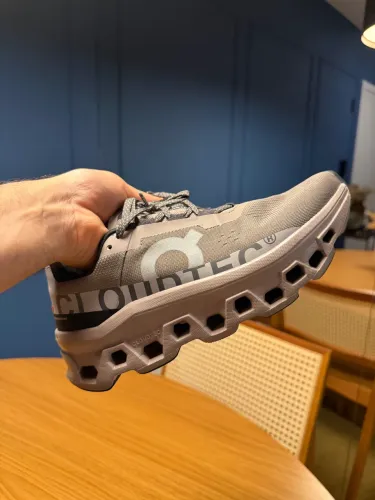 On Tênis Cloudmonster "Alloy Silver"