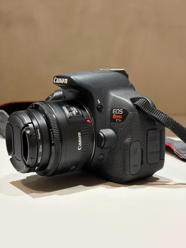 Canon T5i + lente kit + lente Canon 50mm f1.8