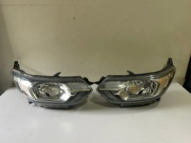 Par de Farol Spin 2019/2020/2021/2022/2023