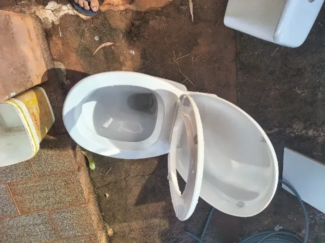 Vaso Sanitário com caixa acoplada e tampa Deca sem uso