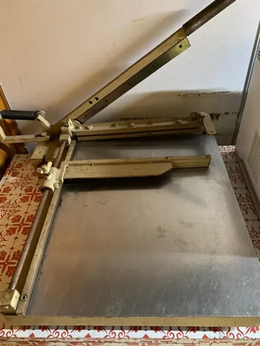 Guilhotina Manual Profissional em Inox Sob Medida - Excelente Estado