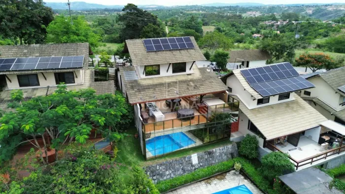 Vista Panorâmica! Casa com 4 Suítes em Condomínio - Chã Grande/PE