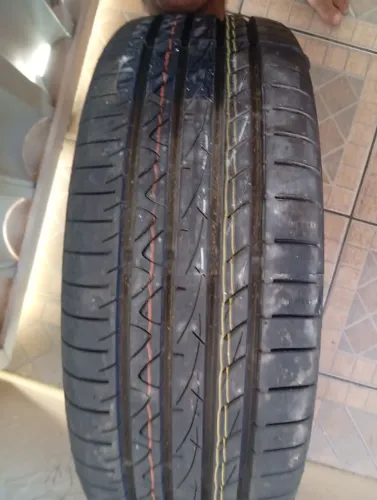 Pneu aro 16 205/60 da marca continental novo