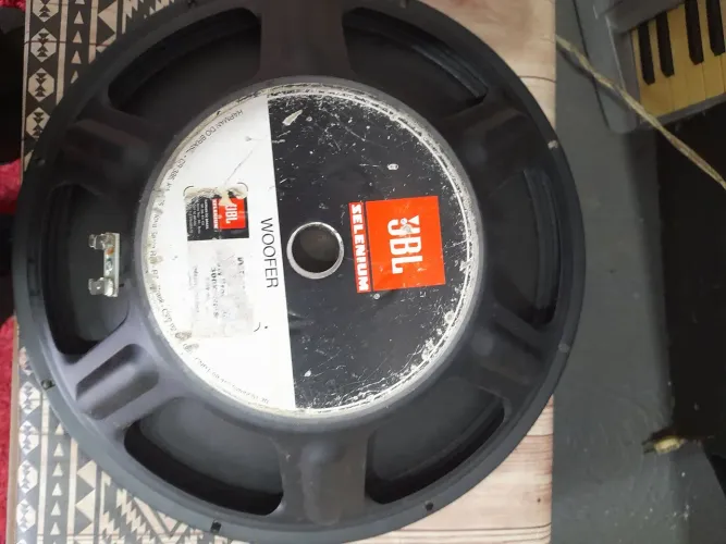 ALTO FALANTE JBL 15POLG  500w 300 rms com bpbina nova  9ohms