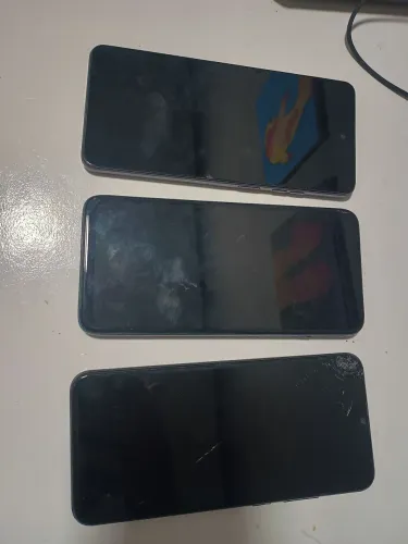 2 celular Motorola e 1 celular Samsung