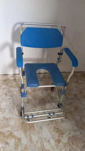 Cadeira de banho conservada