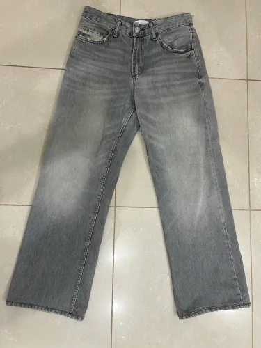 calça jeans cinza zara