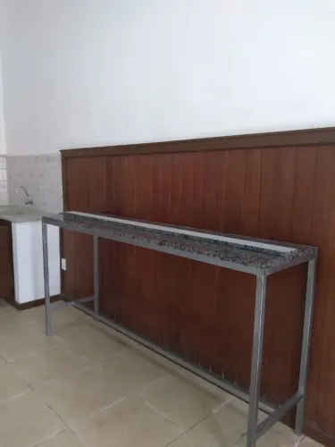 Bancada de mármore 2M x 50CM 1M altura