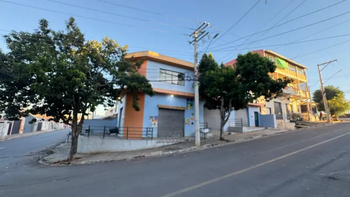 Locação Comercial ou Compra - Imóvel Comercial Com Amplo Salão E Salões Térreos no Jardim