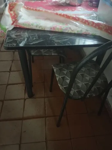 Eu tou vendendo esse móveis aqui