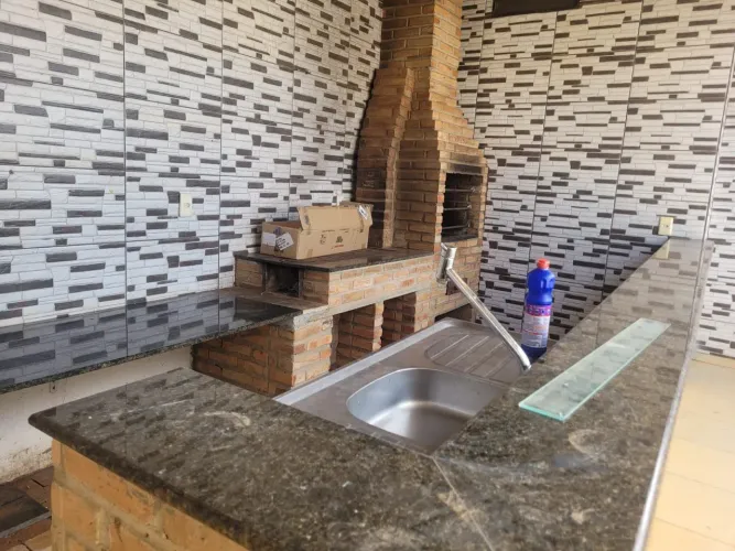 Vende ou troca excelente casa no Valparaiso de Goiás !!!