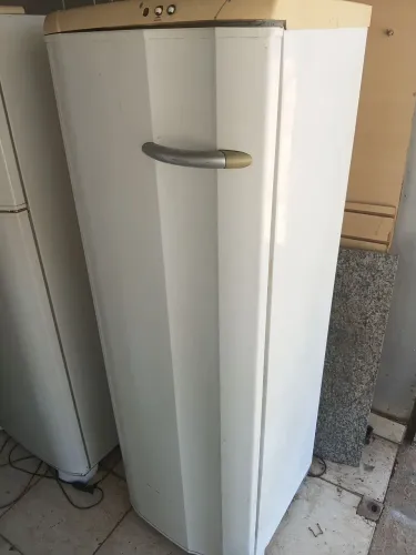 Freezer vertical Electrolux 280 litros