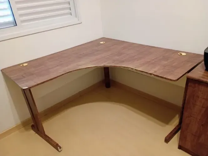 Mesa de escritório em L